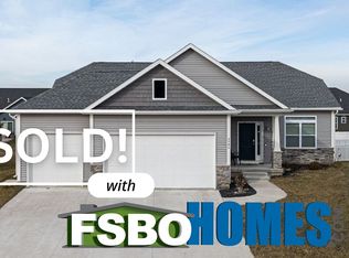 6986 Grove Crossing Ct, Bettendorf, IA 52722