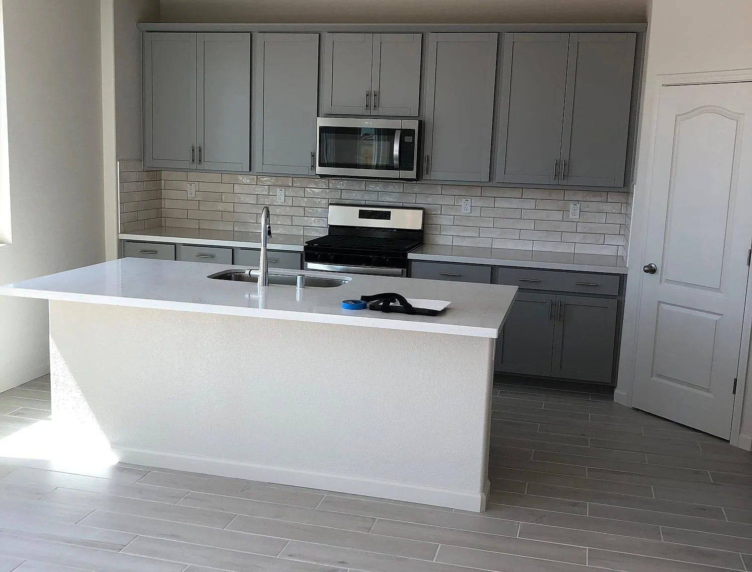 4 bed, 2020 sqft, $3,100 — Photo 2