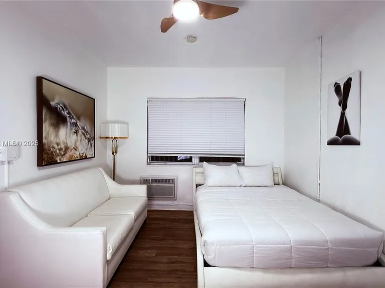 545 Michigan Ave #2 — Photo 15