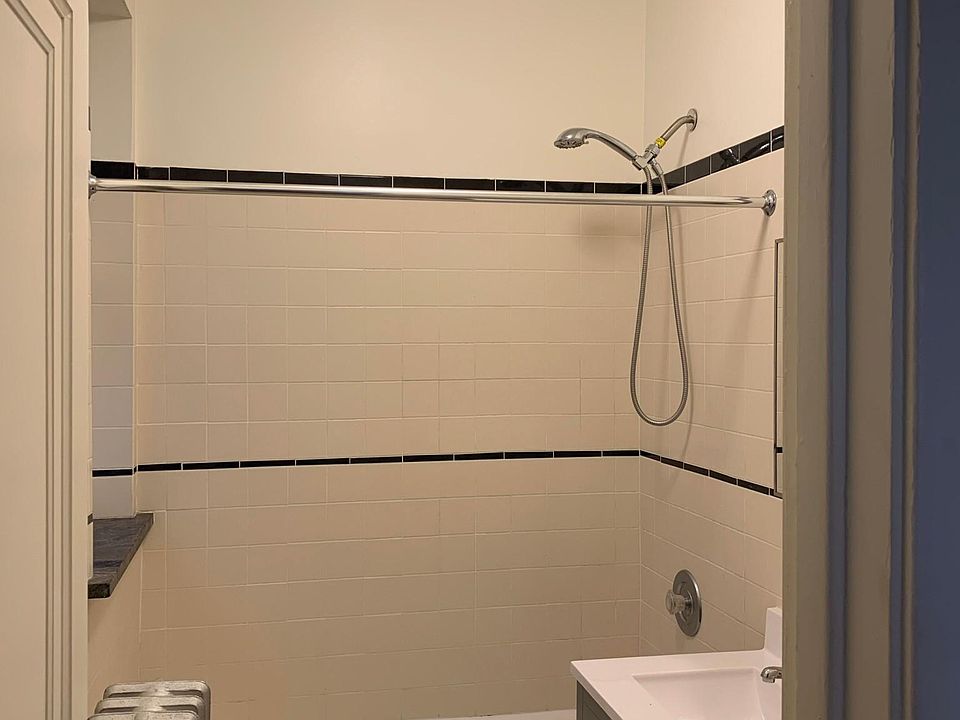 2nd image of 2055 N Sawyer Ave APT 2