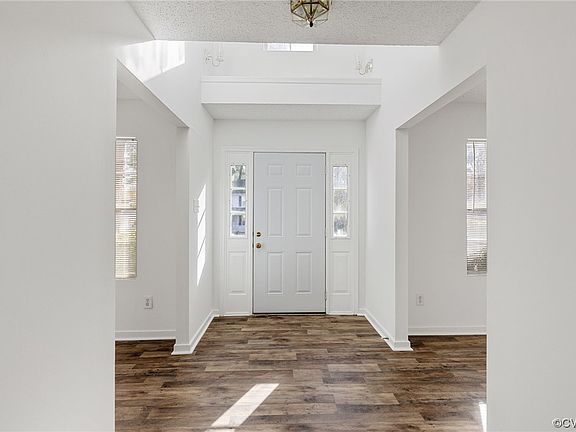 4th image of 3904 Birdbrook Dr
