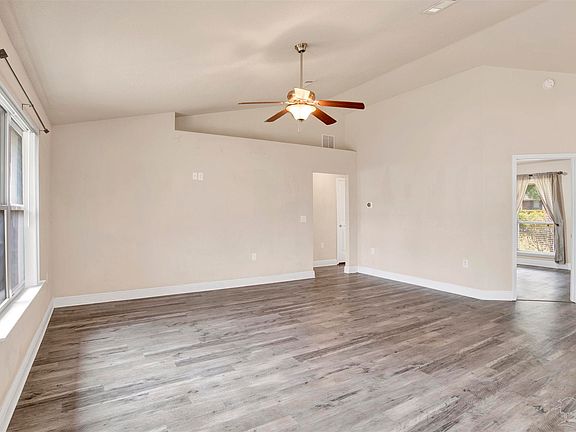 5th image of 5095 English Oak Dr