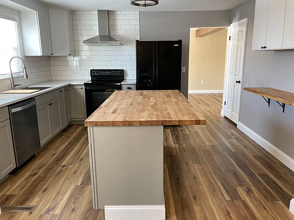 2nd image of 104 Emerald Ct