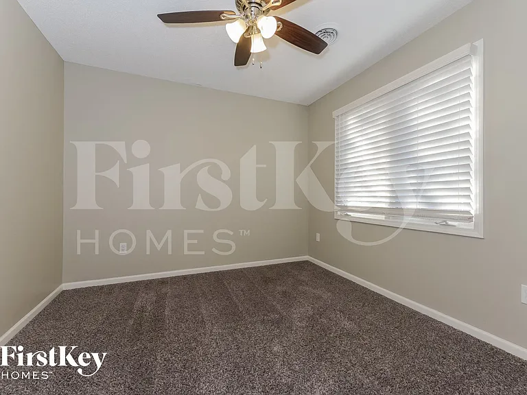 6914 NW Pleasant View Ct — Photo 9