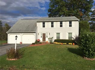 5470 Saltbox Ln, Clay, NY 13041