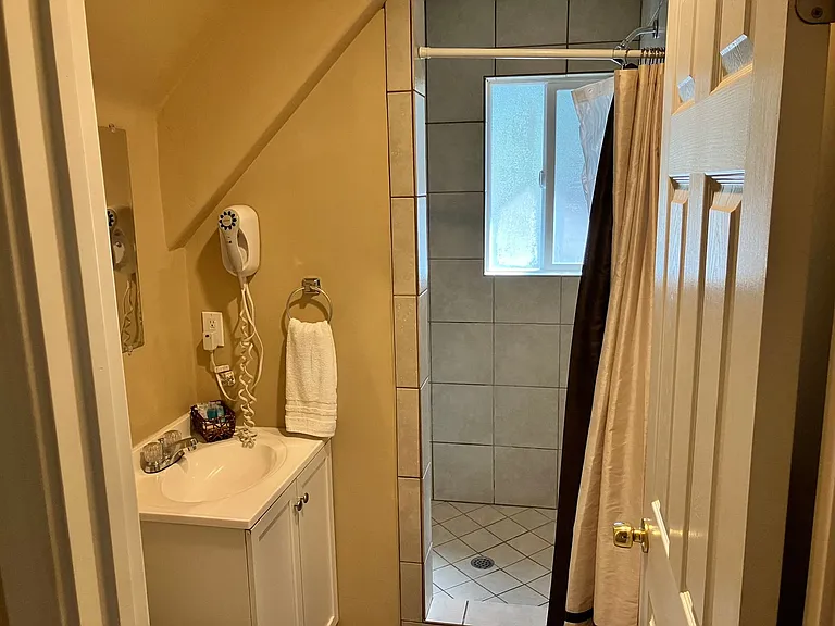 968 Tanglewood Dr — Photo 3