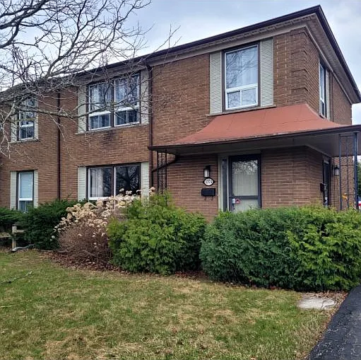 1374 Charles Dr #UPPER — Photo 1