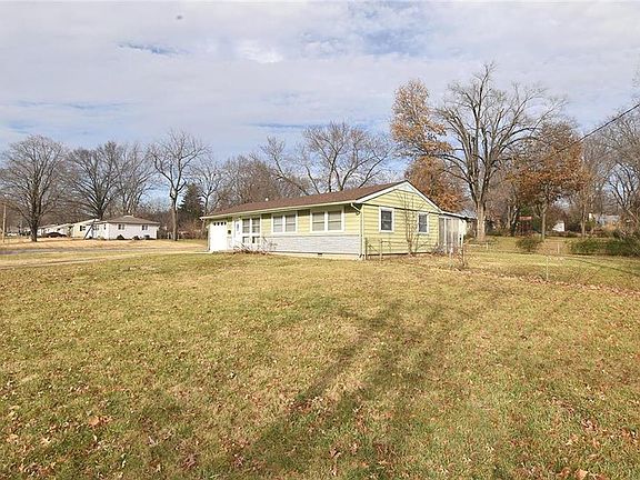 4th image of 1200 NE Cowden Dr