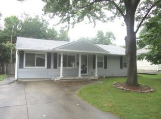 1620 Honeysuckle Rd, Sedalia, MO 65301