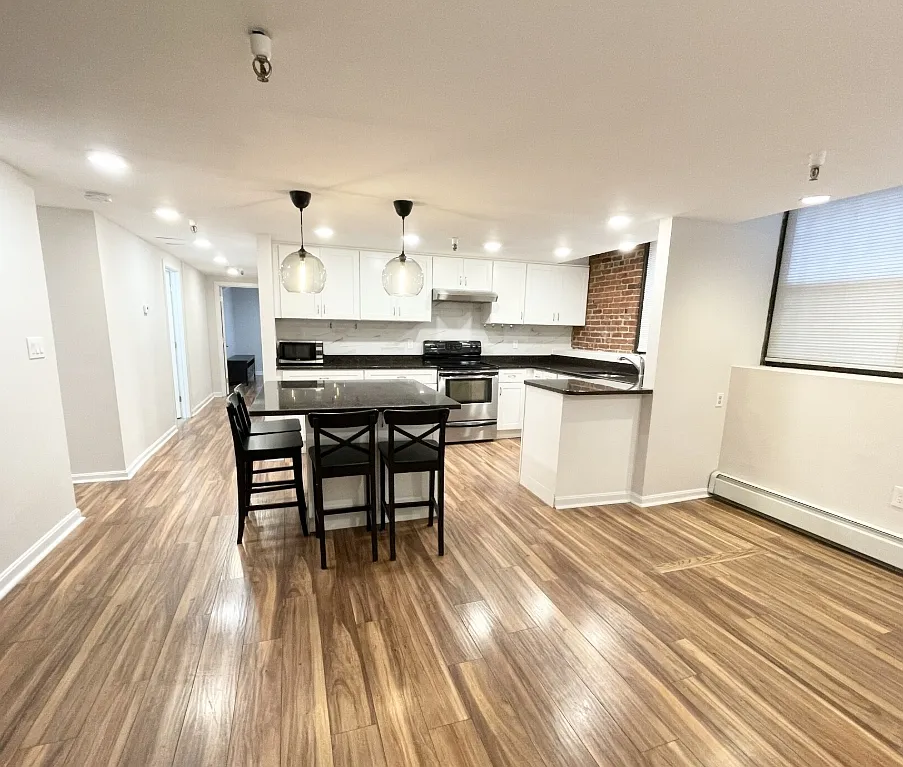 4 bed, 1370 sqft, $8,000 — Photo 2
