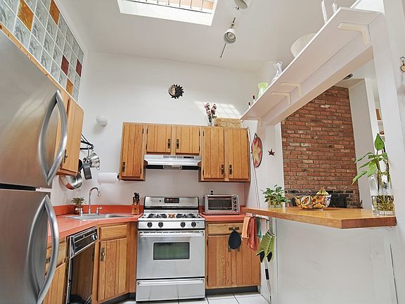 3rd image of 169 Park Pl APT 5
