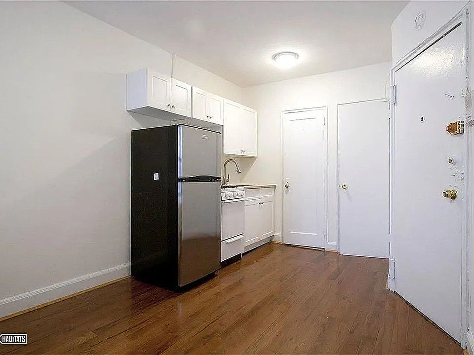 2nd image of 424 E 14th St APT 2B