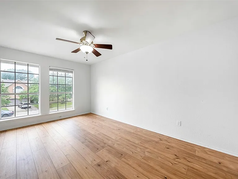 13701 Cambourne Dr — Photo 15