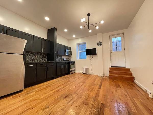 1st image of 106 Manhattan Ave APT 1