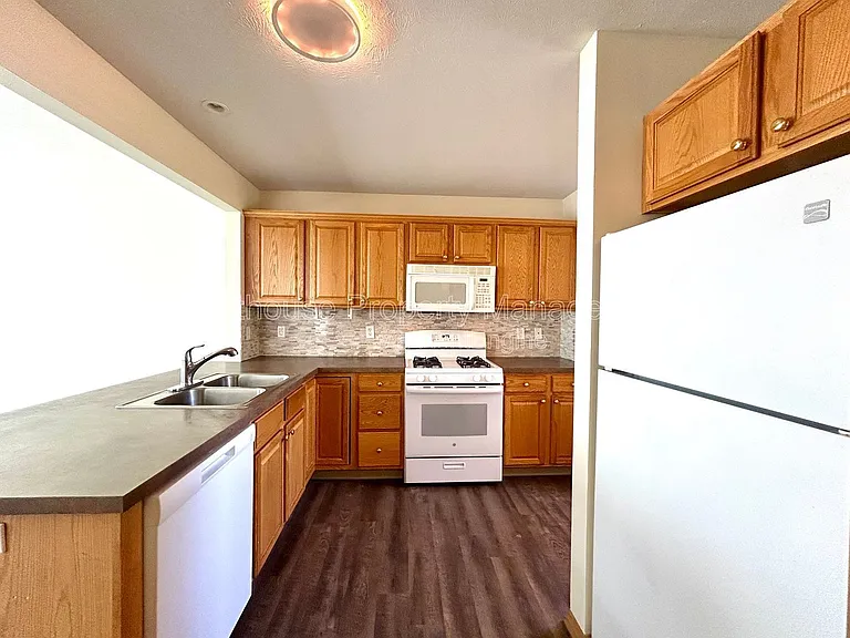2103 Kinnrow Ave NW — Photo 5