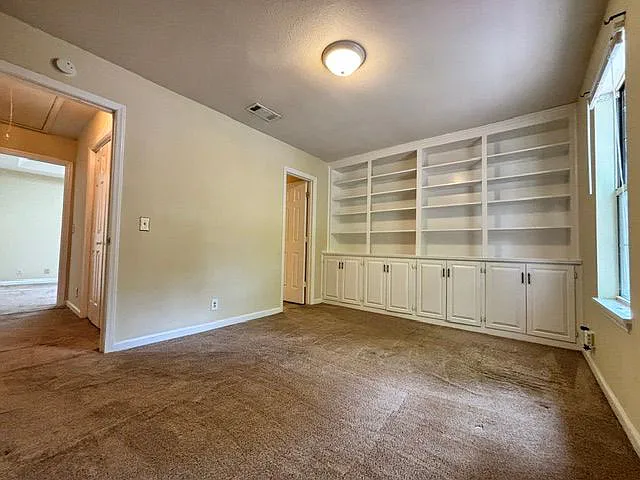 211 Hillside Ct — Photo 17