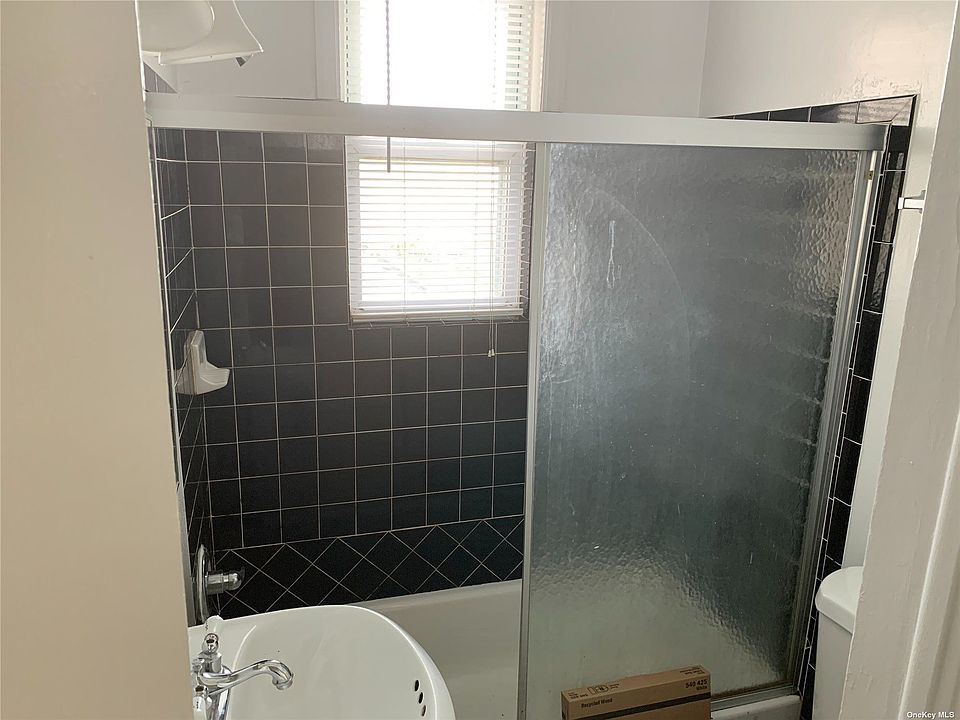 51 Smith St Merrick NY Zillow