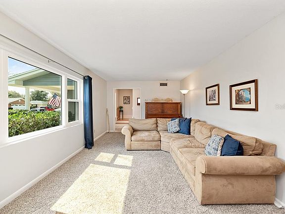 4th image of 1329 Overlake Ave