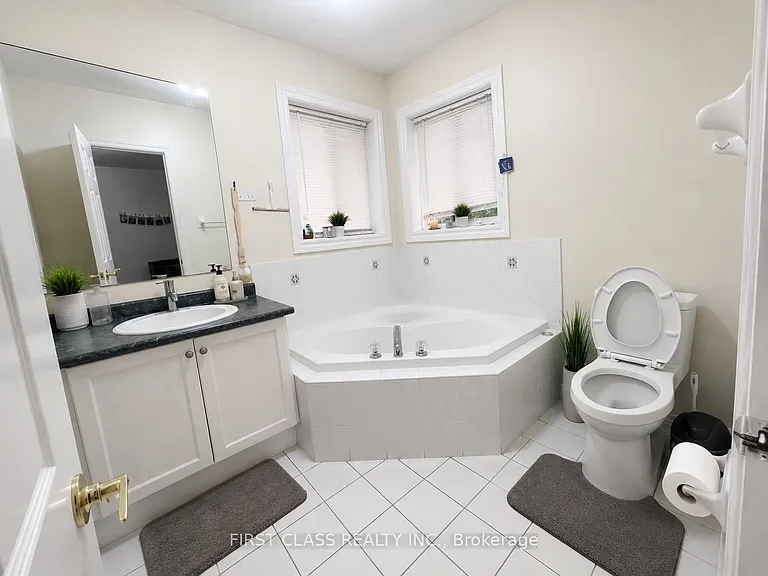 18 Angela Ct #UPPER — Photo 12