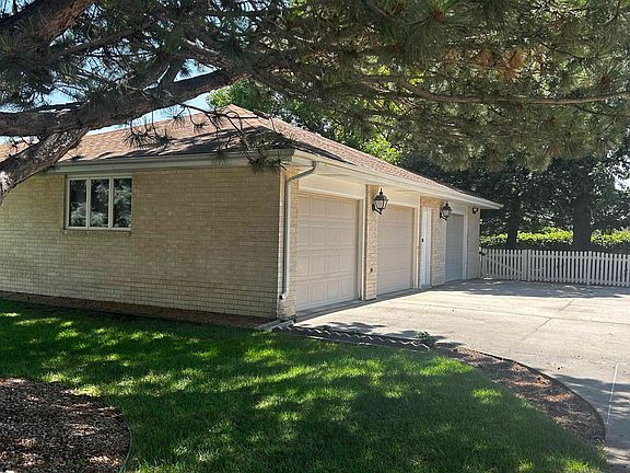 3rd image of 2220 CEDARBERRY LN.