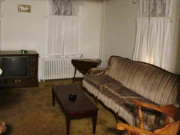 4th image of 801 Ash St