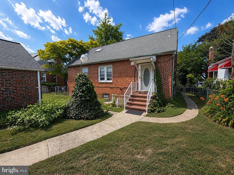 1st image of 2344 Martin Dr