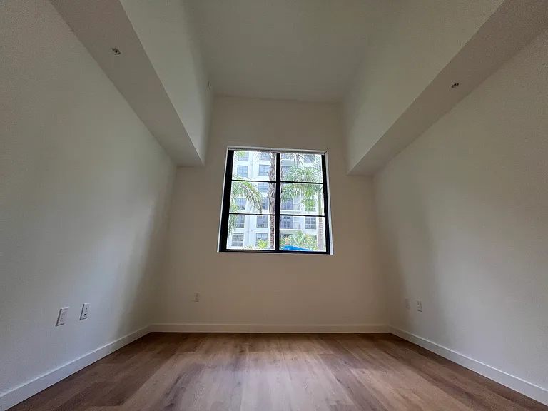 1652 NE 124th St #201 — Photo 13