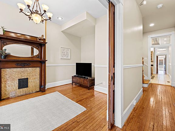 5th image of 1402 Light St