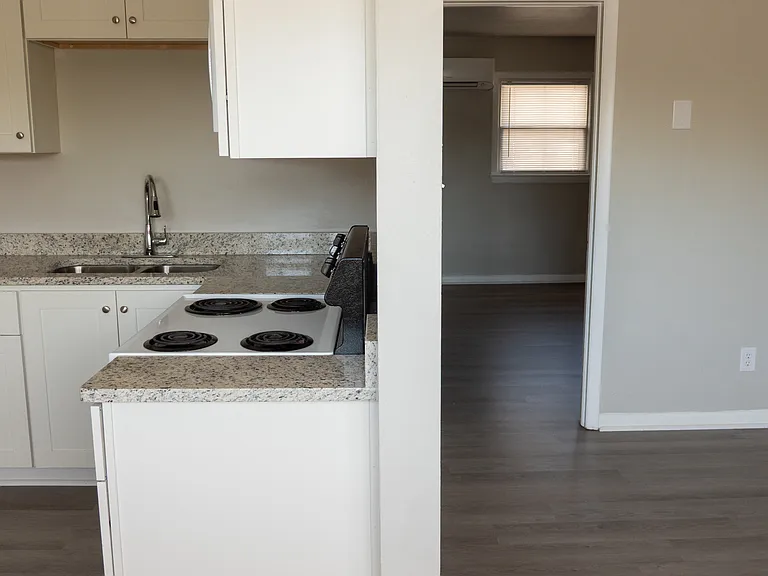 1250 Little Bay Ave #5 — Photo 5