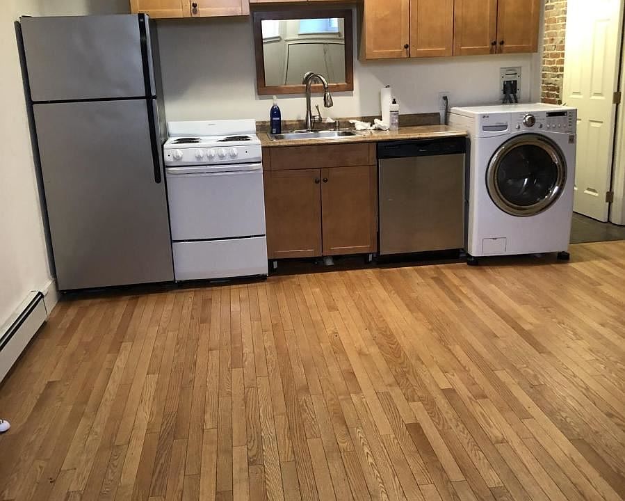 2nd image of 423 Beacon St