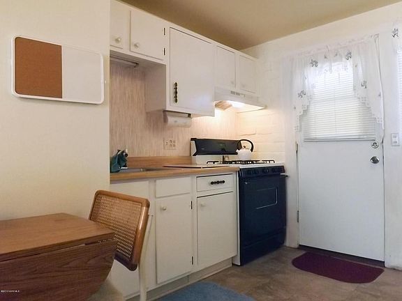 2nd image of 484 S La Canada Dr