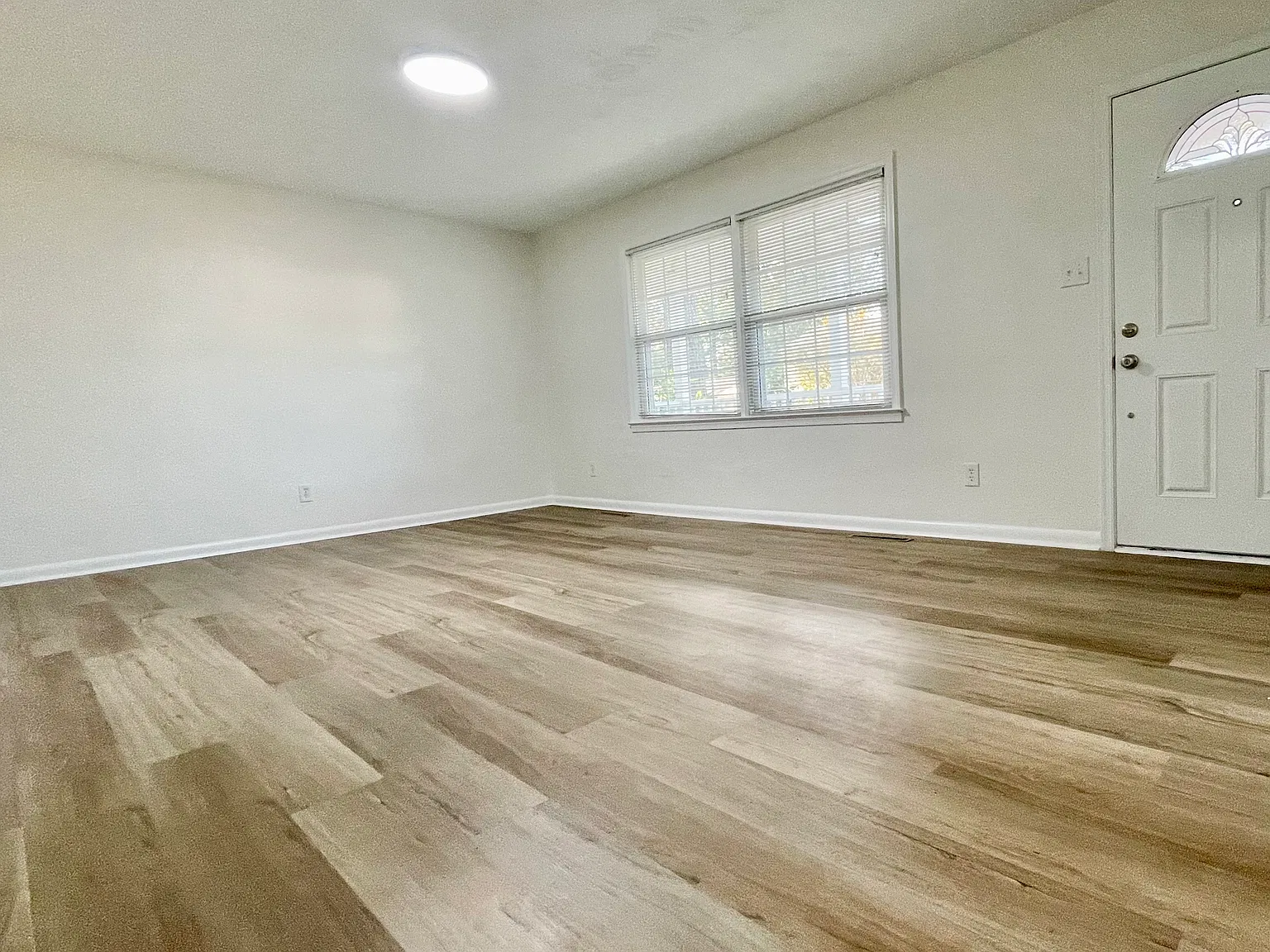 3 bed, 1600 sqft, $2,500 — Photo 3