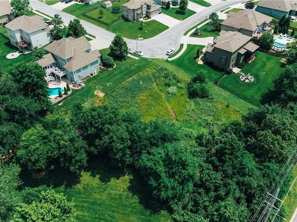 4412 SE Farrier Dr, Lees Summit, MO 64082