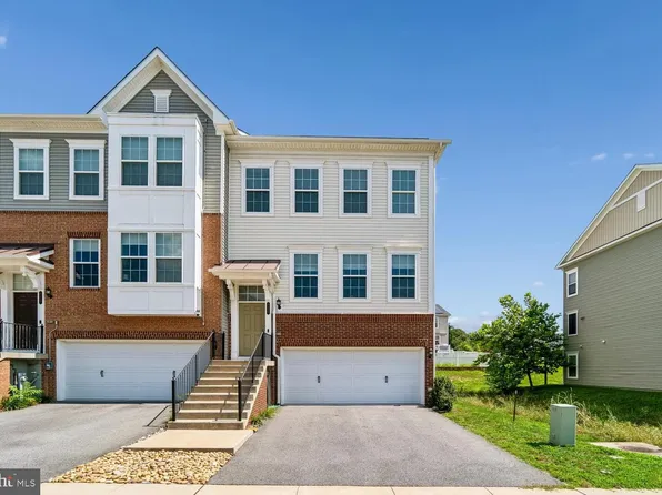 8275 Meadowood Dr, Hanover, MD 21076
