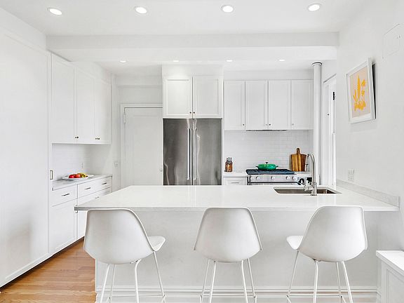 5th image of 24 Monroe Pl APT 12D