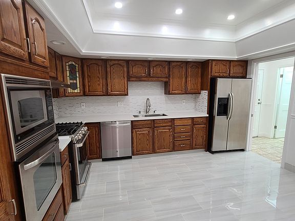 2nd image of 4 Monterey Blvd APT 2