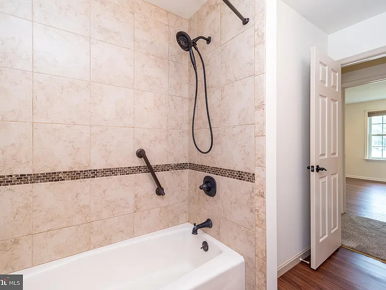 100 Live Oak Dr — Photo 37