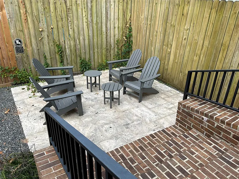 922 Alexander St — Photo 36