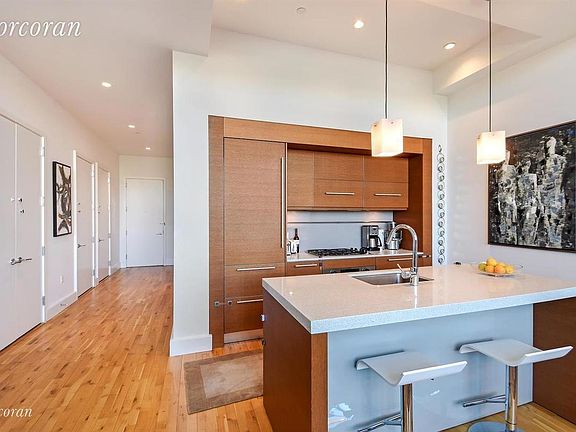 4th image of 360 Furman St APT 507
