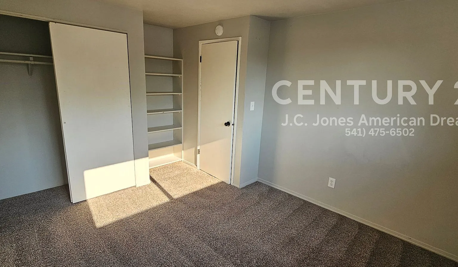 2 Bed, 1.5 Bath Town Home North Medford — Photo 4