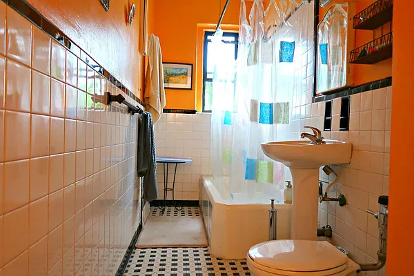 Rented by Level Group | media 9