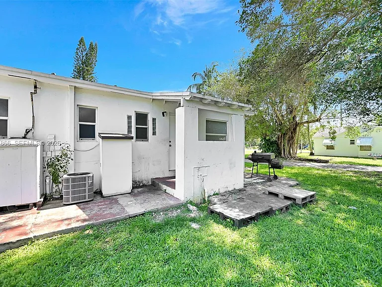 555 NW 90th St #EL — Photo 37