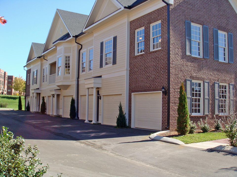 1st image of 424 Grant Park Dr