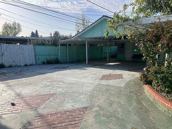2nd image of 1483 Merry Ln