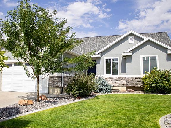 3rd image of 2655 E Clarkstone Dr