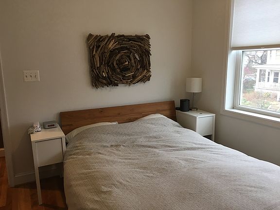 3rd image of 2824 12th St NE Unit 201