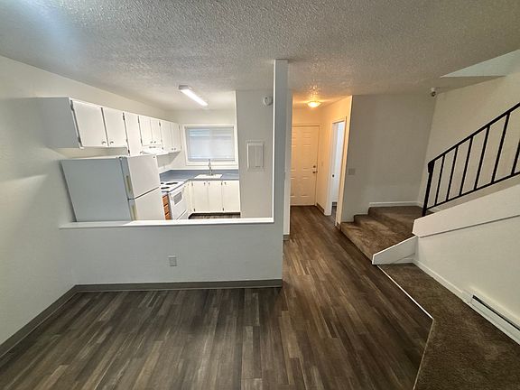 5th image of 1200 E Powell Blvd APT 9