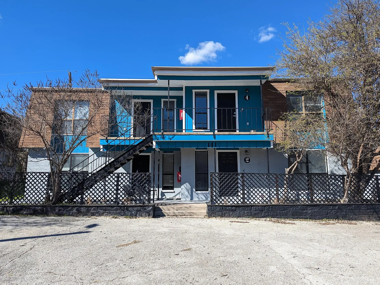 3 bed, 1.5 bath, 1062 sqft, $1,100 — Photo 1
