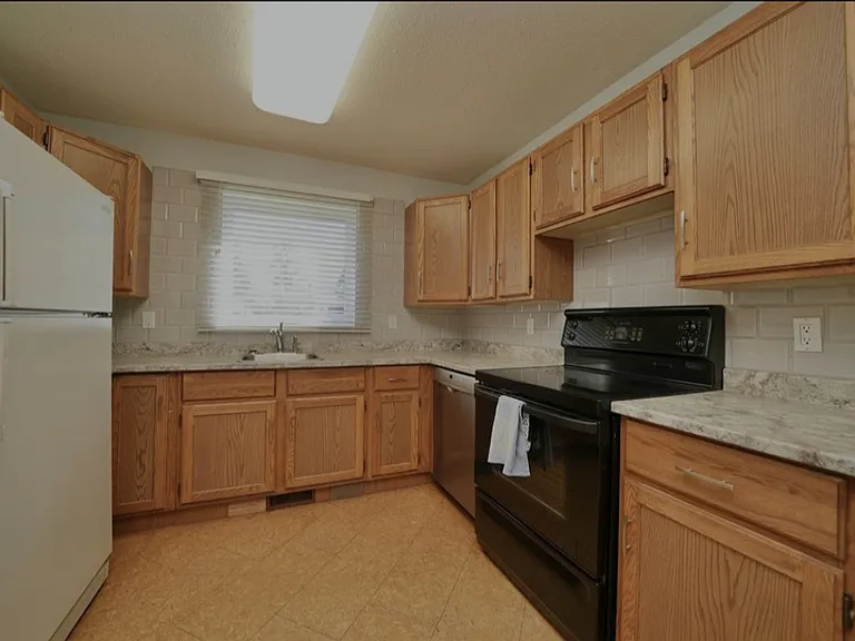 3 Bruton Pl — Photo 4