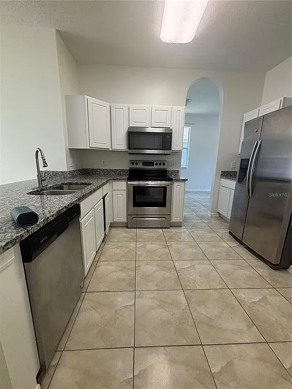 3 bed, 2.0 bath, 1549 sqft, $2,300 — Photo 2